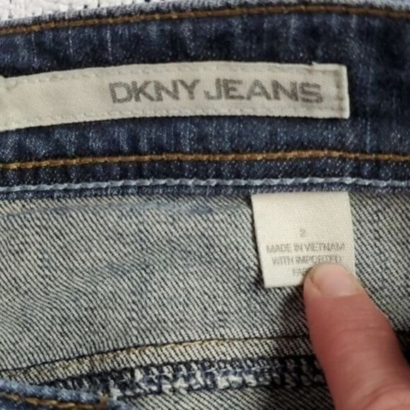 DKNY Jeans East Village Embroidered Sz. 2 Blue Jeans w Pockets - Picture 6 of 12